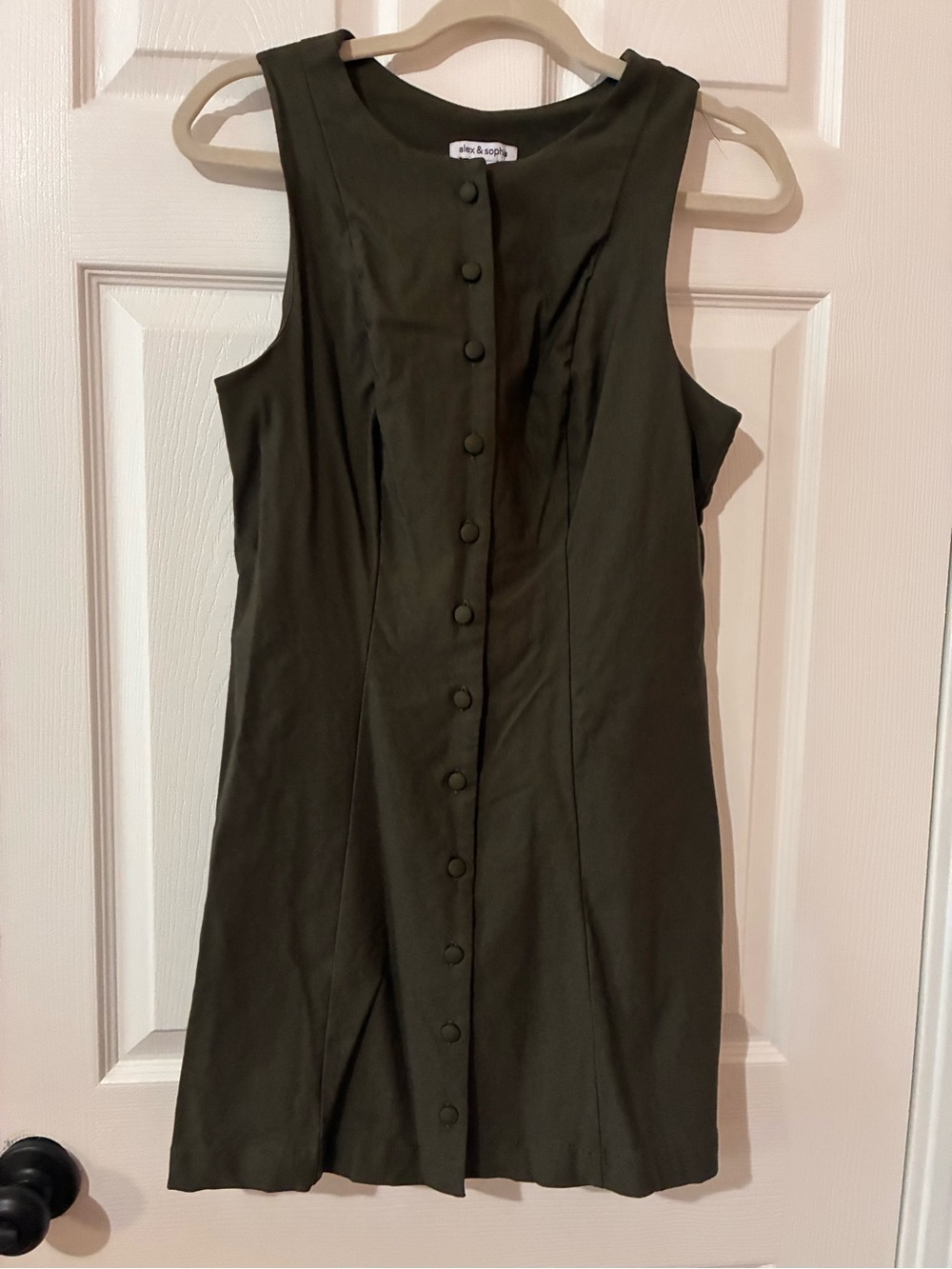 Like new Alex & Sophia olive sleeveless button-front stretch dress